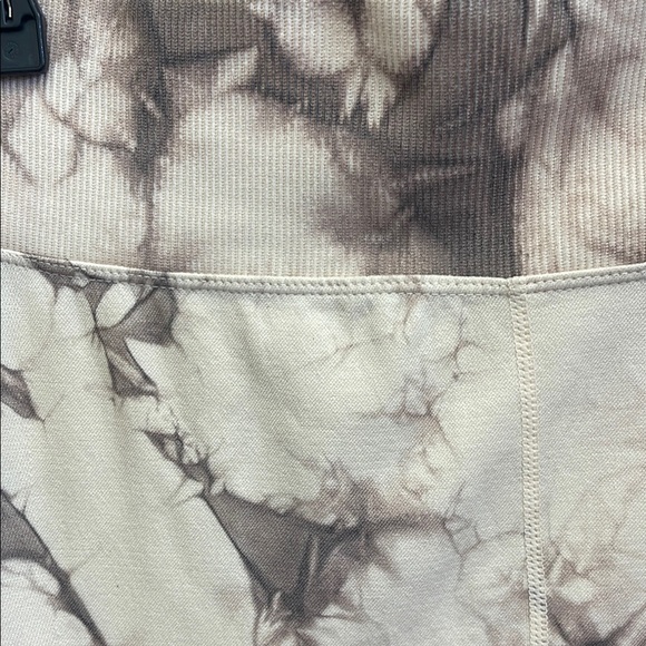 Harmony Balance Marble Patterned Leggings size large - Picture 2 of 7
